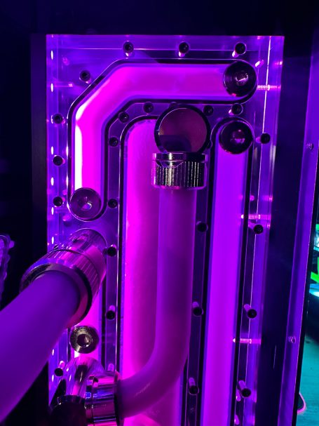 High end Gaming PC mit Custom Wasserkühlung. Für Perfektes Gaming und Workstation Anwendungen mit dem perfekten PC System o11 Dynamic.