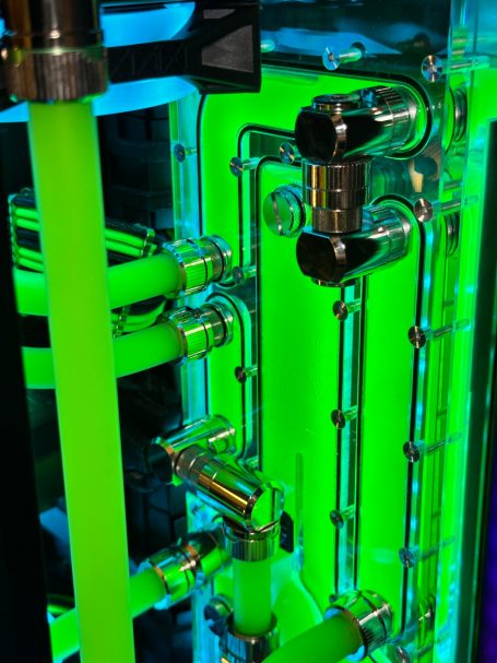 High end Gaming PC mit Custom Wasserkühlung. Für Perfektes Gaming und Workstation Anwendungen mit dem perfekten PC System o11 Dynamic.