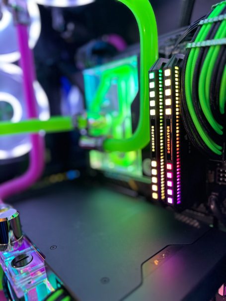Das Ultimative Gaming Monster. Das beste vom besten, das Corsair 1000D Dual System. Alles ist hier Möglich!