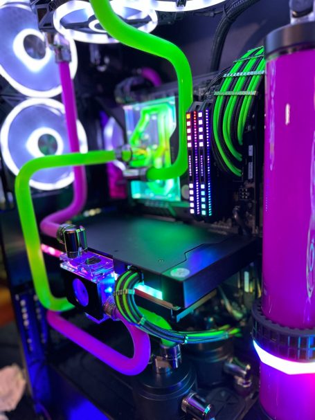 Das Ultimative Gaming Monster. Das beste vom besten, das Corsair 1000D Dual System. Alles ist hier Möglich!