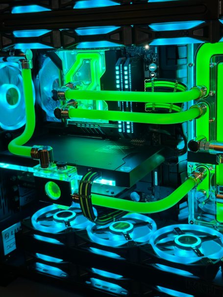 High end Gaming PC mit Custom Wasserkühlung. Für Perfektes Gaming und Workstation Anwendungen mit dem perfekten PC System o11 Dynamic.